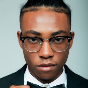 Meet your Posher, Carlos